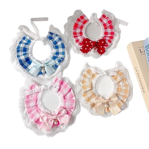 Set di bavagli a quadretti per animali con pizzo e fiocchi di perle in quattro colori
