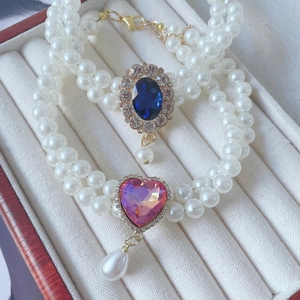 Double-layer pearl pet necklace with heart and oval gemstone pendants for cats and dogs