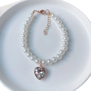Collier élégant en perles pour animaux avec pendentif cœur en cristal et chaîne