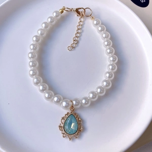 Elegant pet faux pearl necklace with a vintage blue crystal pendant and gold clasp