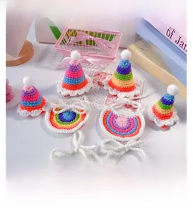 Ensemble de chapeaux et bavoirs tricotés arc-en-ciel pour petits chats ou chiens