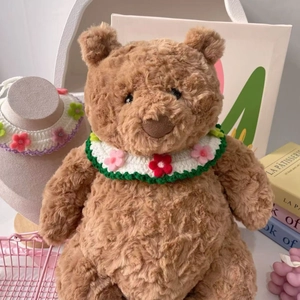 Collare artigianale all'uncinetto con fiori per gatti e cani su orso di peluche