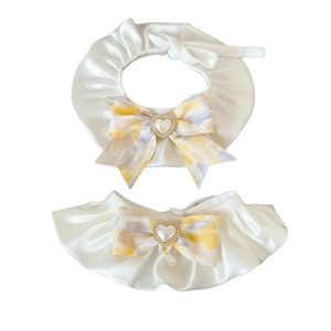 Collier élégant en satin blanc pour animaux avec nœud floral et pendentif cœur en perle