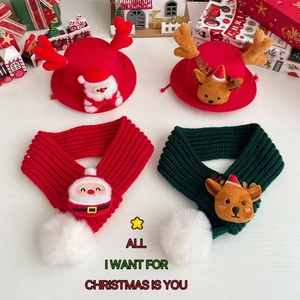 Kerstaccessoires set voor huisdieren met kerstmutsen en gebreide sjaals voor honden
