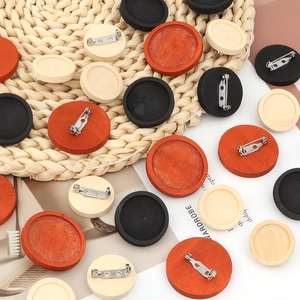 Schima superba houten brochebasis met roestvrijstalen spelden voor DIY-sieraden
