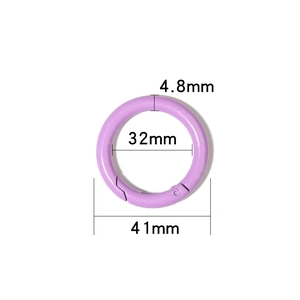 Detail view of 32mm purple painted alloy spring O-ring carabiner with technical dimensions