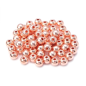 Detailopname van roségoud vergulde ronde kralen met spiegelglans voor DIY-sieraden