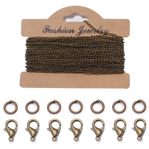 Detalle de kit de cadena para joyas DIY en bronce con cierres de langosta y aros