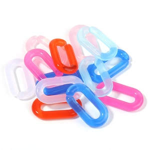 Detalle de eslabones de cadena de acrílico de colores translúcidos para bolsos y bricolaje