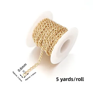 Detailansicht der 3,2mm goldfarbenen Aluminium-Gliederkette auf Rolle für DIY-Schmuckbau