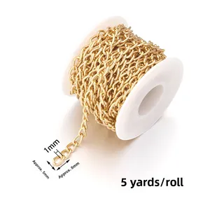Detailansicht der 8x5mm goldener Aluminiumkette auf Spule für DIY-Schmuck und Taschenzubehör