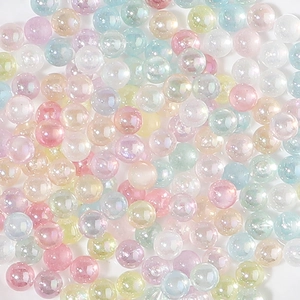 Vista plana de cuentas redondas de acrílico macarrón irisadas para joyería y artesanía
