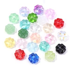 Cuentas de trébol de cuatro hojas de vidrio de colores para bisutería DIY pulida