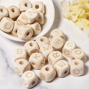 Vierkante houten alfabet kralen met gegraveerde letters voor het maken van DIY sieraden