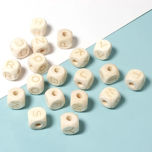 Houten alfabet kralen met gegraveerde letters voor DIY sieraden en handwerk maken