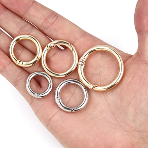 Legierte Feder-O-Ringe für Taschen und Schlüsselanhänger in Gold und Silber