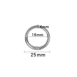 Makroaufnahme von 25mm Silber-Legierung Federring mit 16mm Innendurchmesser und 4mm Dicke