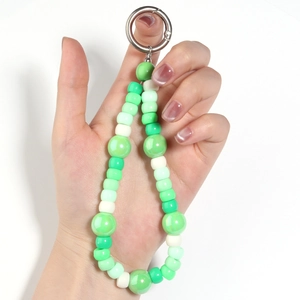 Porte-clés en perles acryliques dégradé vert et blanc avec anneau métallique
