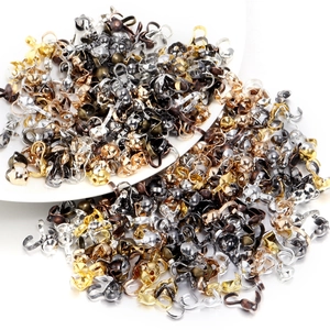 Chiusure assortite per gioielli fai-da-te in diverse finiture metalliche per bracciali