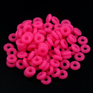 Makroaufnahme der 6-7mm fluoreszierenden Silikon-Abstandshalter für DIY-Schmuckherstellung