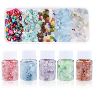 Set de piedras de cristal natural pulido con bandeja rectangular y cinco frascos de cristal
