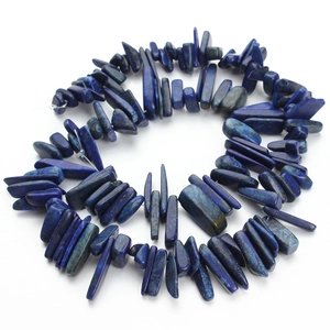 Unregelmäßige tiefblaue Lapislazuli-Perlen auf einer Schnur für DIY-Schmuckherstellung