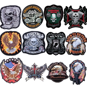 Set van 12 punk biker borduurpatches met Route 66 en schedel ontwerpen op wit