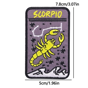 Bestickter Skorpion Sternzeichen Aufnäher mit lila Hintergrund und gelbem Skorpion