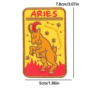 Detailansicht eines bestickten Widder-Sternzeichen-Aufnähers mit Maßen 7,8cm x 5cm auf Weiß