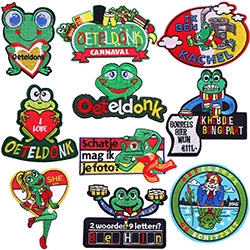 Detailset van 10 geborduurde cartoon kikker patches voor Oeteldonkse carnavalskleding