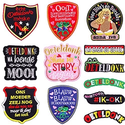 Detail van diverse kleurrijke Oeteldonk carnaval geborduurde patches voor DIY kleding