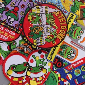 Lot d'écussons brodés de grenouilles Oeteldonk avec écharpes colorées pour vêtements