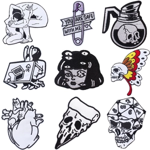 Écussons Brodés Punk Gothique Polyester Thermocollants Badges Décoratifs DIY pour Vêtements Sac à Dos Chapeaux Motifs Crâne Cœur