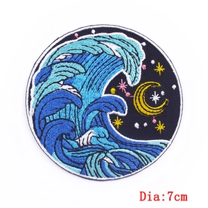 Embroidered 7cm round patch featuring Japanese Ukiyo-e wave and moon design