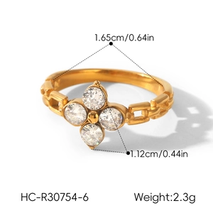 Detailed view of gold-plated stainless steel ring with zircon clover motif and dimensions