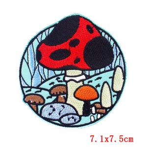 Écusson brodé champignon de dessin animé, 7,1x7,5 cm, décoration DIY pour vêtements