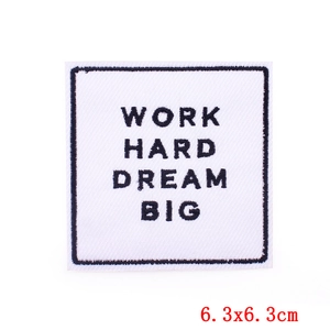 Écusson brodé carré Work Hard Dream Big avec bordures noires pour vêtements DIY, 6.3x6.3cm