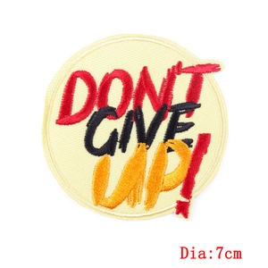 Round embroidered 'Don't Give Up' patch with a 7cm diameter for DIY clothing projects