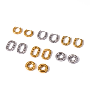 Set mit minimalistischen Edelstahl-Creolen in Gold- und Silberoptik für Damen.
