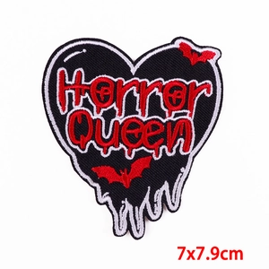 Écusson brodé cœur Horror Queen avec chauves-souris pour vêtements, 7x7,9 cm