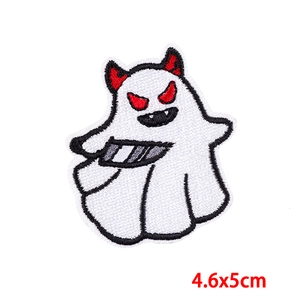 Écusson brodé fantôme blanc avec cornes rouges et couteau pour vêtements DIY