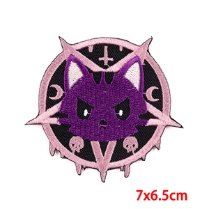 Écusson brodé gothique avec chat violet, pentagramme et lune, taille 7x6.5cm