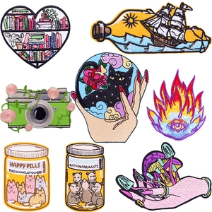 Écussons Brodés Animaux de Dessin Animé Patchs à Repasser Champignon et Flacon de Médicament pour Vêtements Décoration DIY