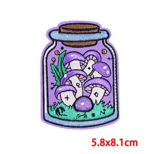 Patch brodé paysage de champignons en bouteille pour vêtements DIY de 5,8x8,1cm