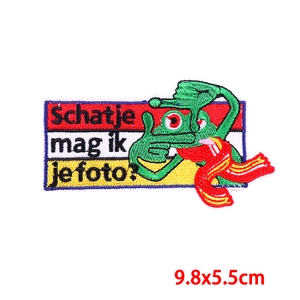 Oeteldonk geborduurde patch kikker met sjaal en Schatje mag ik je foto tekst 9,8x5,5cm