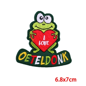 Geborduurde Oeteldonk kikker embleem met hart voor carnavalsmutsen en sjaals