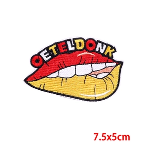 Detail van Oeteldonk lippen geborduurde patch van 7.5x5cm voor het Nederlandse carnaval