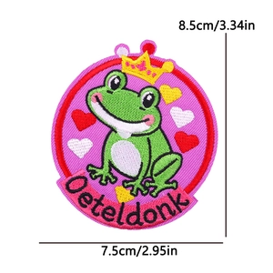 Detailed view of pink Oeteldonk frog embroidery patch with size measurements in centimeters