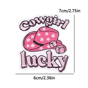 Rosa Cowgirl-Hut Bestickter Aufnäher mit Glückswürfeln und 7cm Größenangabe