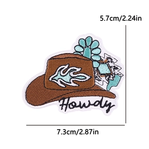 Detailansicht des Howdy-Cowboyhut-Stickereipatches mit 7,3x5,7cm Größenabmessungen